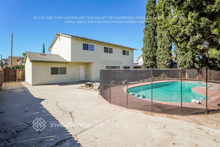 Building Photo - 2164 Athens Ave