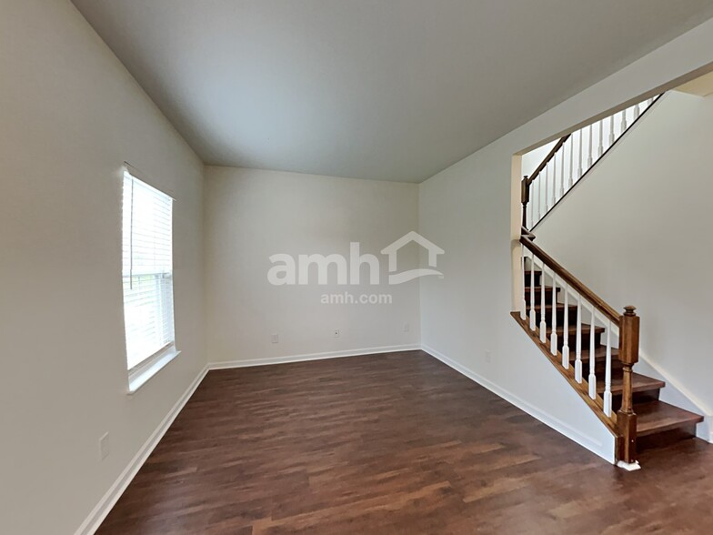 Building Photo - 7184 Kenyon Dr