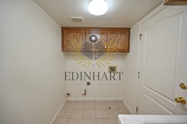 Building Photo - 2233 E Christopher Dr