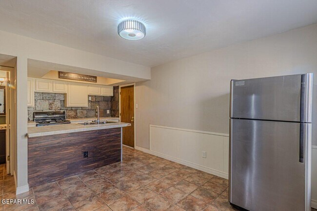 Building Photo - 11105 La Quinta Pl