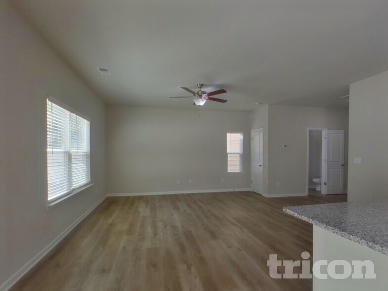 Building Photo - 201 Spring Knoll Dr