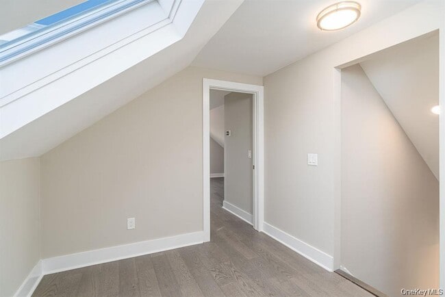 Building Photo - 970 Village Ln