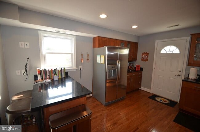 Building Photo - 3723 S Four Mile Run Dr