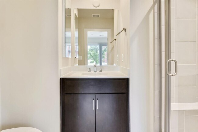 Building Photo - Luxury END-UNIT garage townhouse - 4BD/4.5BA!