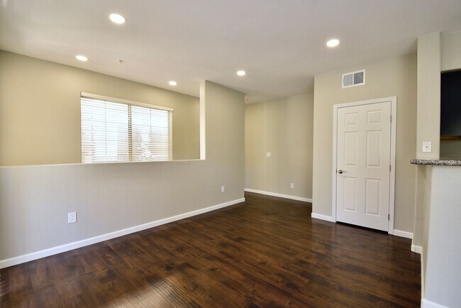 Building Photo - UPGRADED LOVELY 2 BED 2 BATH CONDO AT VISTANA
