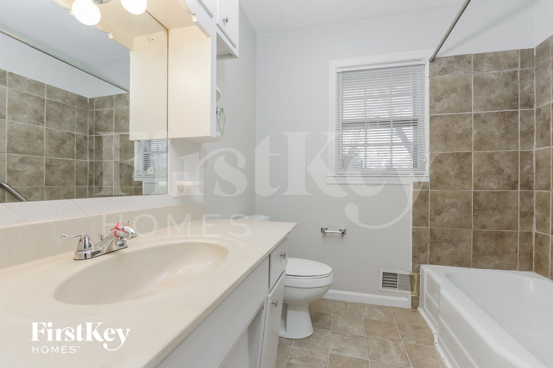 Building Photo - 8607 Elm Ave