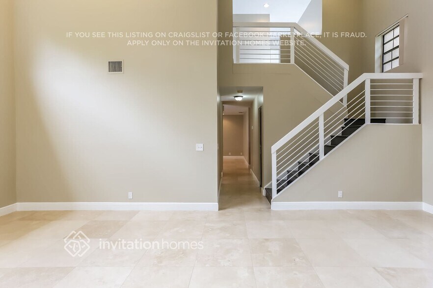 Building Photo - 1240 NW 105th Ave