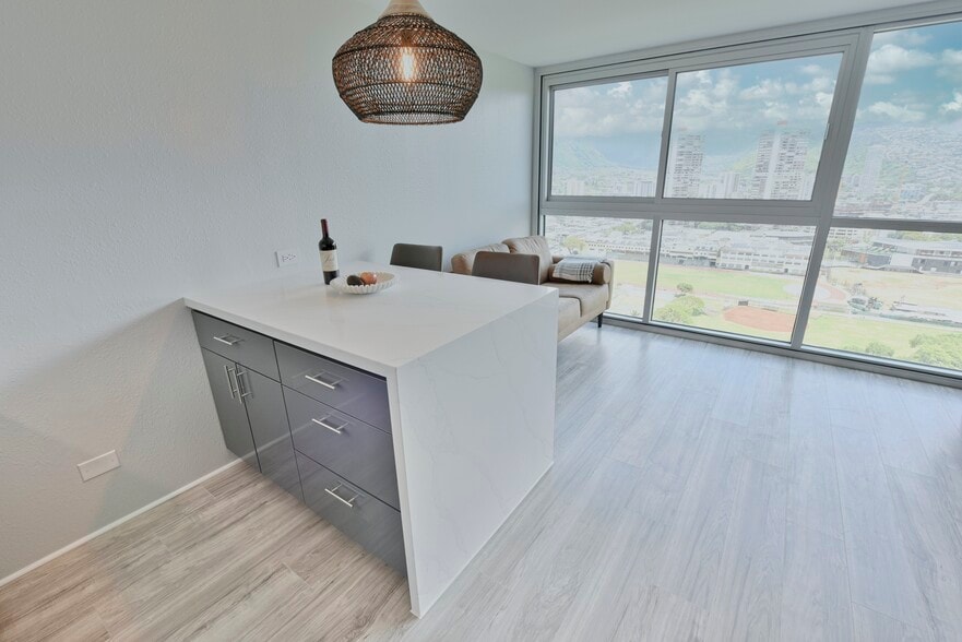 Building Photo - 2211 Ala Wai Blvd