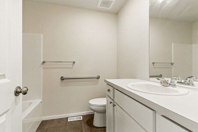 Building Photo - Beautifully Maintained Home in Coveted HOA...