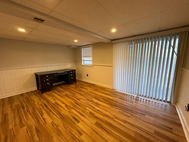 Building Photo - 241 Branford Rd