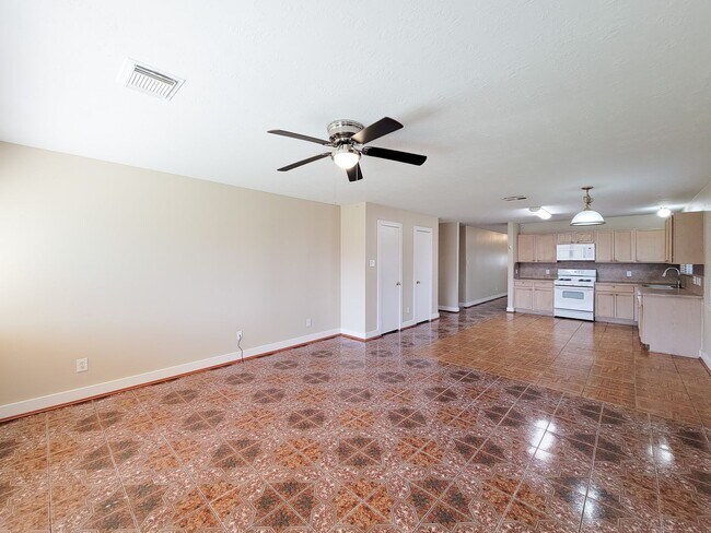 Building Photo - 3 bedroom one story home on large corner lot. Home has hard flooring throughout living areas and ...