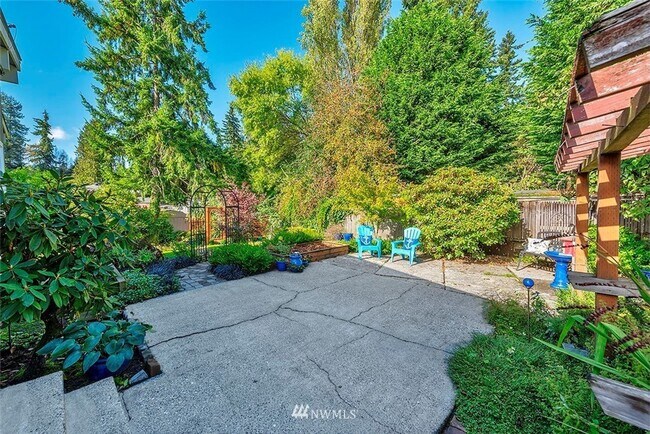 Building Photo - 3-Bedroom Lynnwood Home Near Light Rail with Central A/C & Backyard Oasis