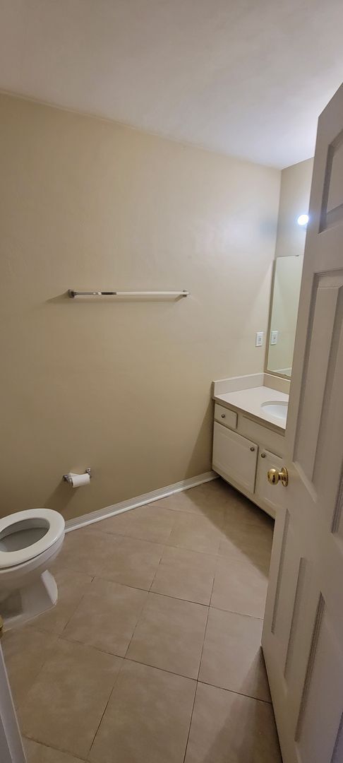 Building Photo - 3 bedroom/2 bath in Palm Grove