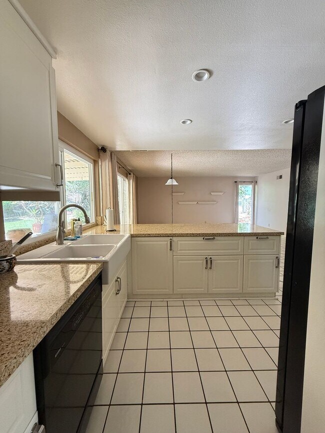 Building Photo - BEAUTIFUL 4 BEDROOM 3 BATH HOME