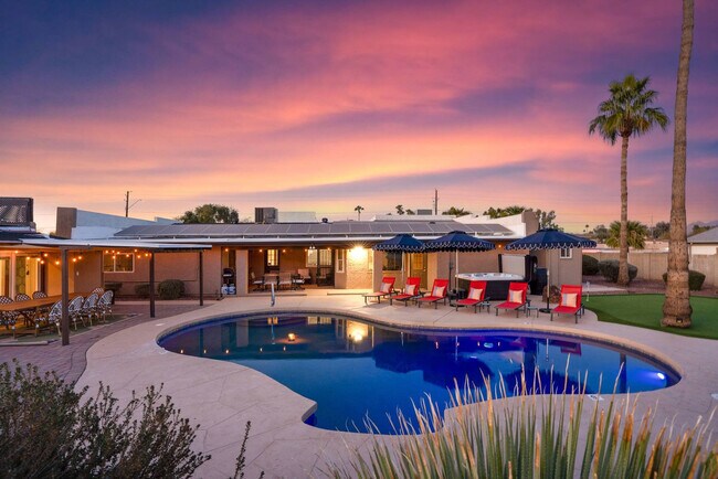 Building Photo - 6235 E Thunderbird Rd