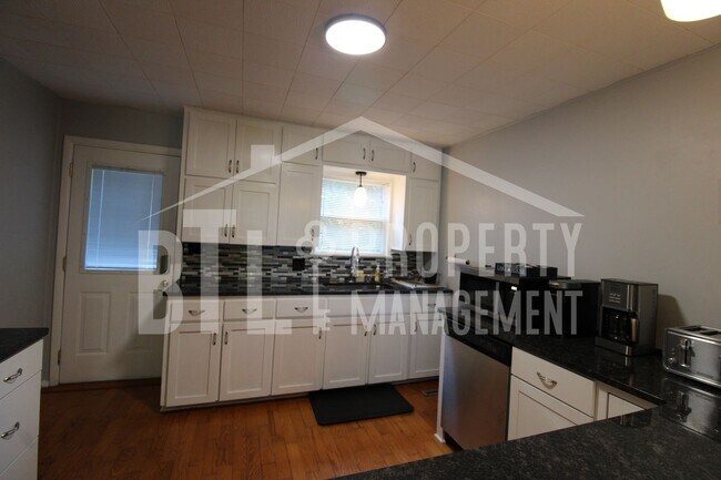 Building Photo - Fully Furnished Cape Fair Home Near Table Rock Lake