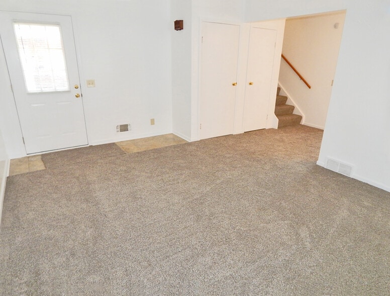 Living Room - 95 Pine St
