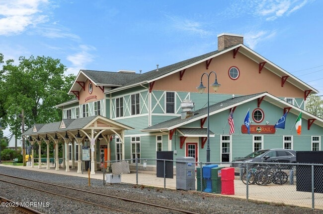 Building Photo - A162 Main St