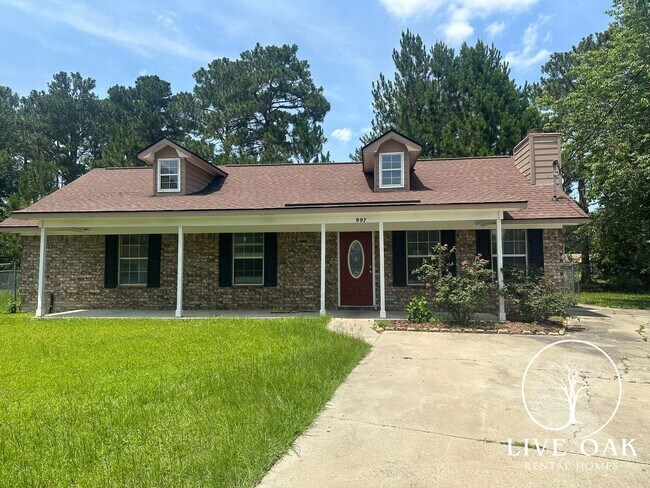 Building Photo - MOVE IN SPECIAL: $500 OFF 1ST MONTH'S RENT!**