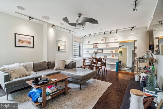 Building Photo - 219 S 18th St