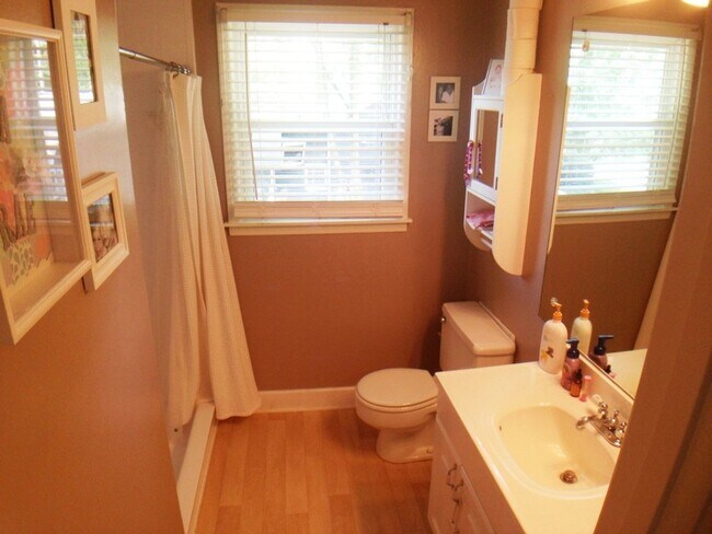 Building Photo - East Cobb with Finished Basement