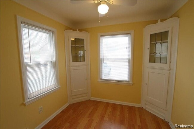 Building Photo - 25369 Ivanhoe Ave