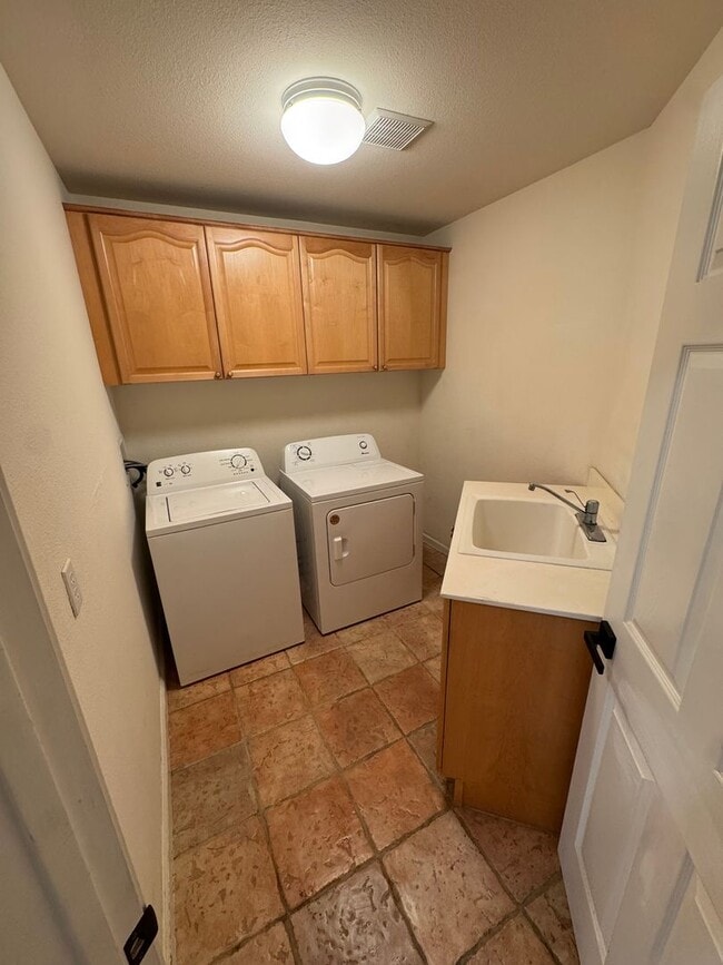 Building Photo - Quiet and Inviting Moller Ranch 3BD/2.5BA Single-Family Home!