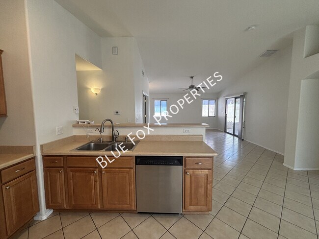 Building Photo - 7135 S Oakbank Dr