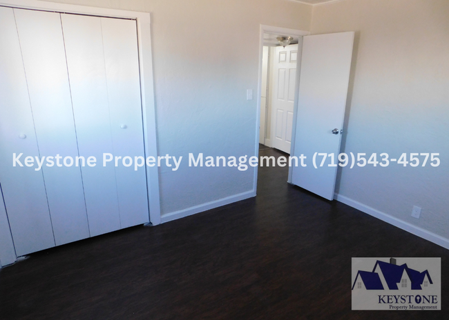 Building Photo - South Side 2 Bedroom/1 Bathroom Rancher on...