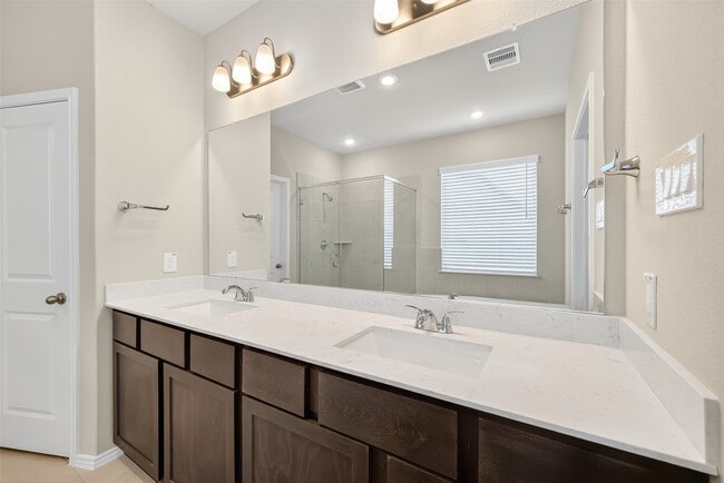 Building Photo - 411 Sunlit Vly Cir