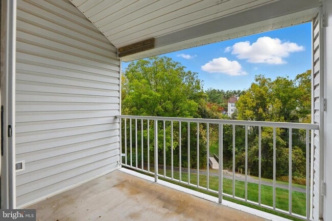 Building Photo - 20309 Beaconfield Terrace