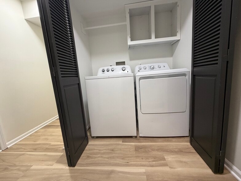 Building Photo - 10325 Ohio Plz