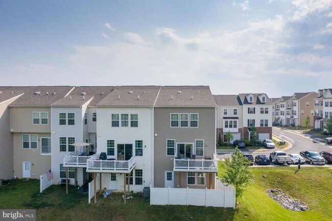Building Photo - 155 Schramm Lp