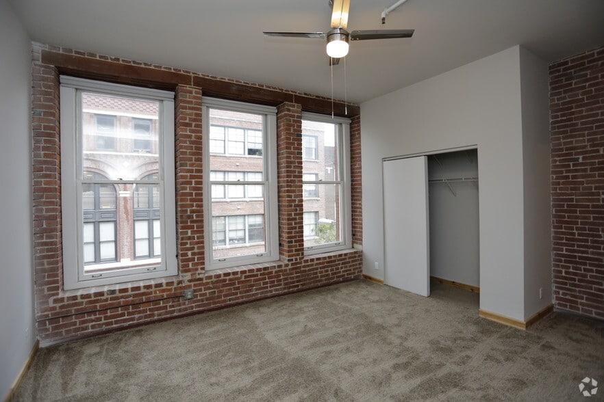 2 Bedroom Askew - The Landings at River Market Loft & Apartment Homes