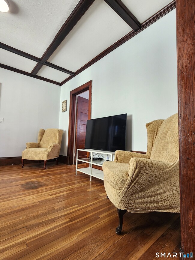 Building Photo - 458 Hillside Ave