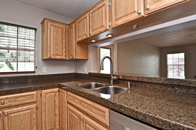 Building Photo - Colonialtown North 3BR – Prime Mills 50 Location