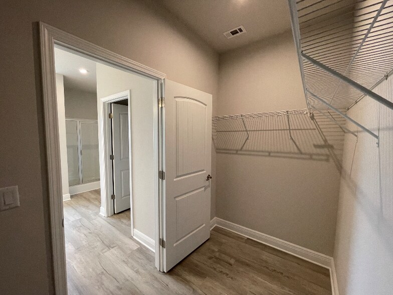 Building Photo - 807 Riverwalk Cir