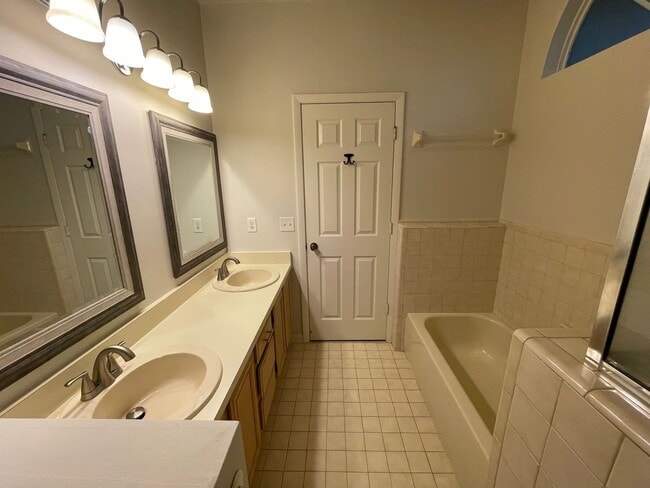 Building Photo - AVAILABLE FALL 2026!!! BEAUTIFUL 3 BEDROOM HOME