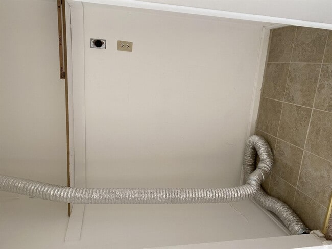 Building Photo - 6667 Cedar Lake Dr