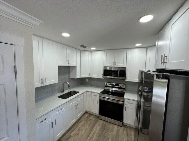 Building Photo - 6013 Fortune Pl