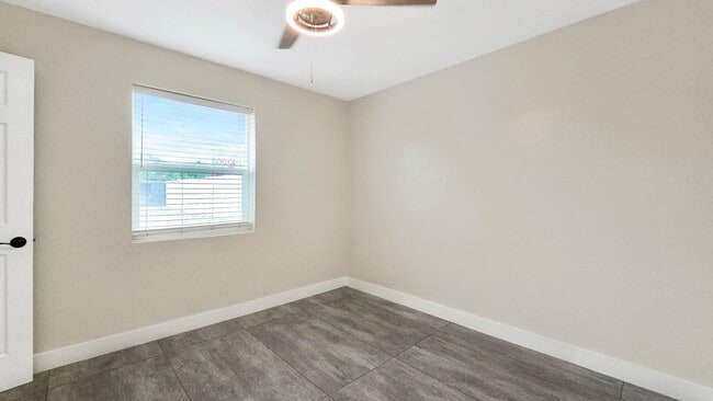 Building Photo - 1216 E Desert Park Ln