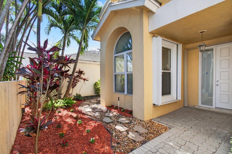 Building Photo - 7848 Travlers Tree Dr