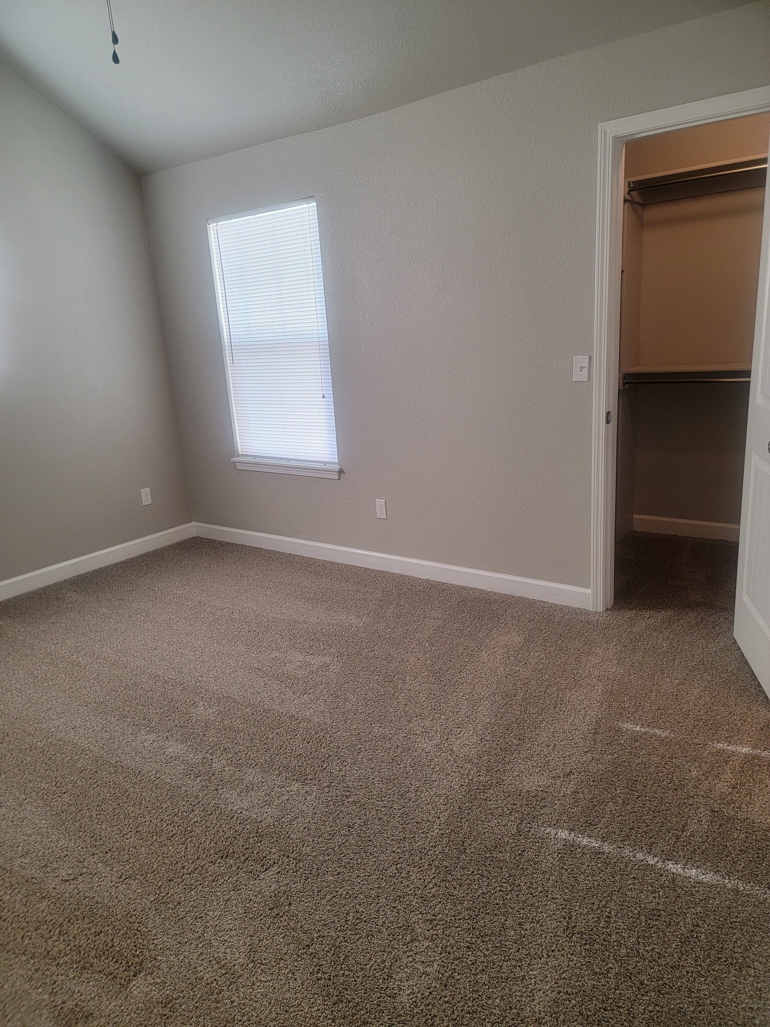 Master with walk-in closet - 218 N Washington St