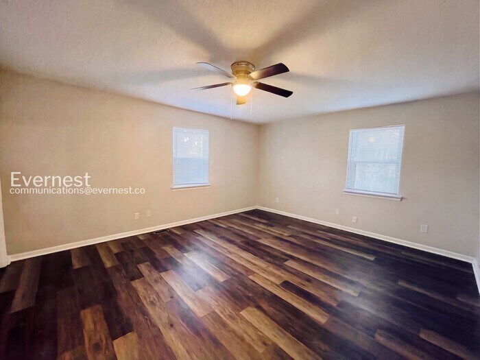 Building Photo - 701 Summit Ave