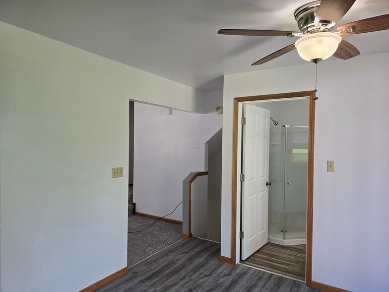 Building Photo - 391 Willow Grove Dr