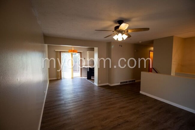 Building Photo - 9129 Grand Ave