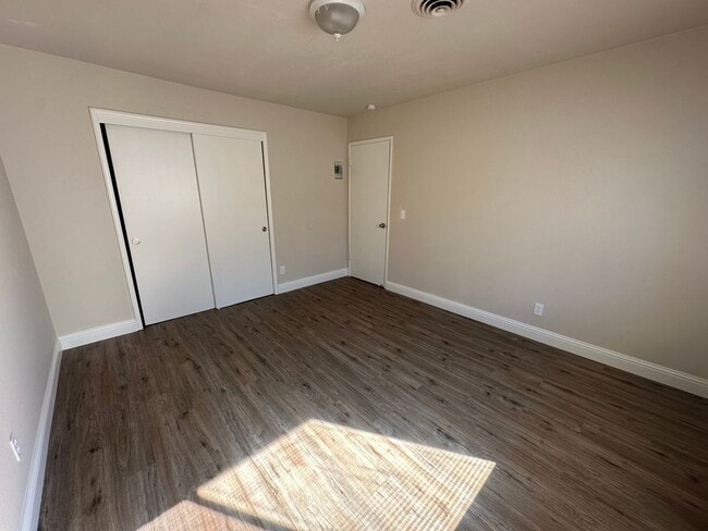 Building Photo - 1316 Hobart Dr