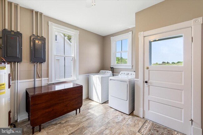 Building Photo - 5452 Middle Rd