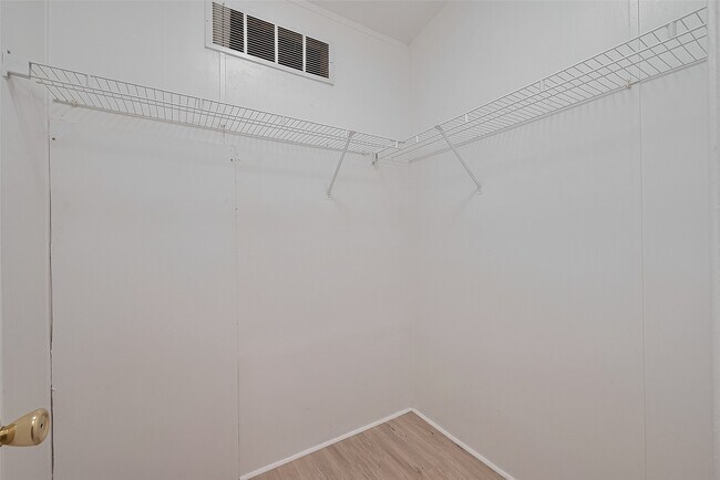 Building Photo - 16282 Wild Oak Ln