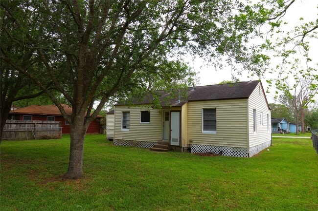 Building Photo - 617 Hurst Pl